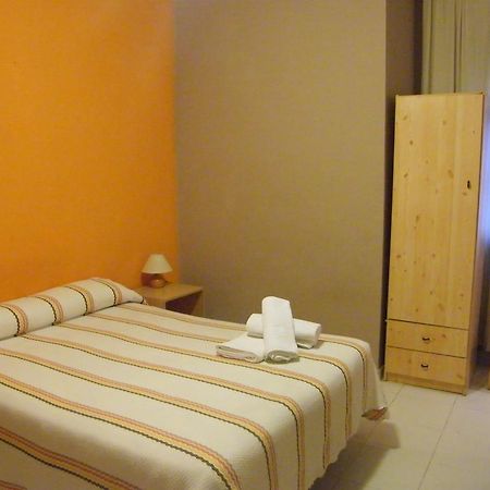 Pension Corona Сарагоса Екстер'єр фото